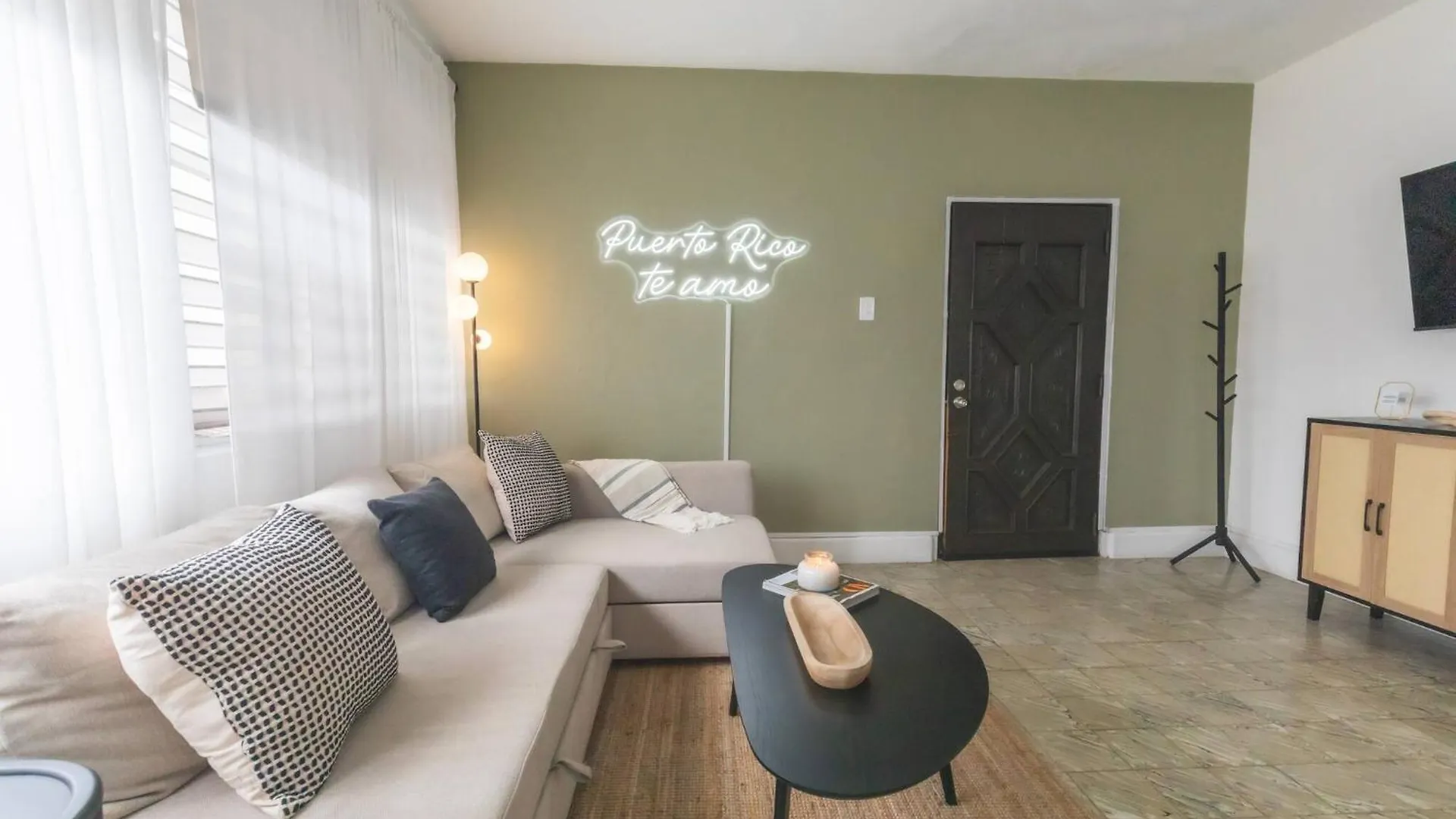 Prime Apartment Near Beach, Dining & Nightlife! San Juan